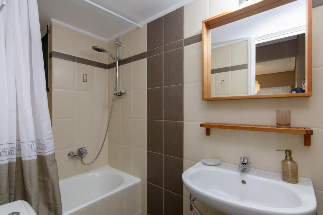 Apt 48, Cozy Apartment In Kalamata City Center Exterior foto
